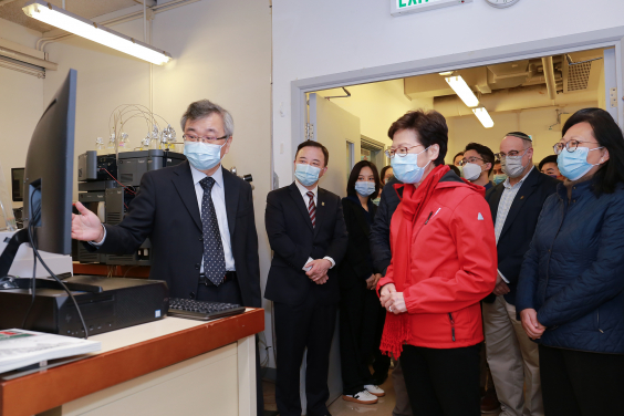 Chief Executive Mrs Carrie Lam visits the Environmental Microbiome Engineering and Biotechnology Laboratory at HKU. Professor Tong Zhang of the Department of Civil Engineering explains to her the work of the Lab.